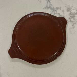 Brown PYREX lid for round dish